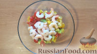Фото приготовления рецепта: Полезный салат с креветками и авокадо - шаг №2