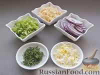 Фото приготовления рецепта: Острый салат "Подсолнух" - шаг №4