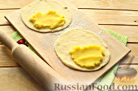 Фото приготовления рецепта: Чебуреки с картошкой - шаг №7