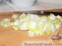 Фото приготовления рецепта: Салат с морской капустой, шампиньонами и сыром - шаг №2