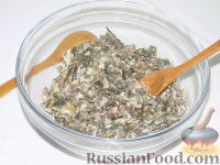 Фото приготовления рецепта: Салат с морской капустой, шампиньонами и сыром - шаг №10