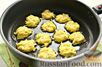 Фото приготовления рецепта: Куриные крылья с овощами и соусом терияки (на сковороде) - шаг №3