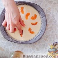 Фото приготовления рецепта: Кефирный пирог с мандаринами - шаг №7