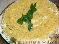 Фото к рецепту: Салат слоёный "Печёнкин"