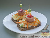 Фото приготовления рецепта: Бутерброды "Сардельки в ажуре" на праздничный стол - шаг №7