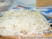 Фото приготовления рецепта: Заливной пирог с капустой и сыром - шаг №5