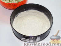 Фото приготовления рецепта: Заливной пирог с капустой и сыром - шаг №9