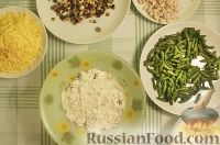 Фото приготовления рецепта: Салат с куриной грудкой, зеленой фасолью, сыром и грибами - шаг №10
