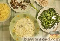 Фото приготовления рецепта: Салат с куриной грудкой, зеленой фасолью, сыром и грибами - шаг №13
