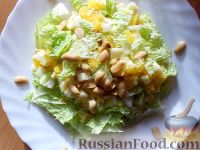 Фото приготовления рецепта: Салат из пекинской капусты, с апельсином, яблоком, орехами - шаг №14