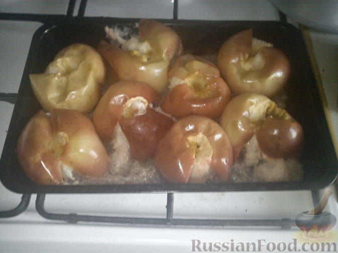 Как приготовить яблоки в духовке дольками
