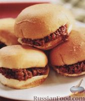 Фото к рецепту: Пикантные гамбургеры с молотым мясом