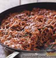 Фото к рецепту: Спагетти с фаршем, приготовленные на сковороде