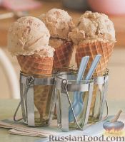 Фото к рецепту: Ванильное мороженое с персиком и грецким орехом