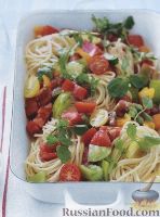 Фото к рецепту: Спагетти с помидорами, кресс-салатом и чесноком