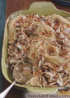 Фото к рецепту: Вермишелевая запеканка с грибами, курятиной и миндалем