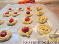 Фото приготовления рецепта: Печенье с виноградом - шаг №7