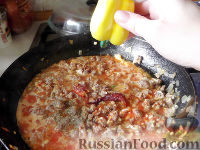 Фото приготовления рецепта: Макароны по-флотски с томатом - шаг №8