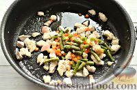 Фото приготовления рецепта: Галета с курицей и овощами - шаг №10