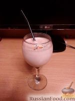 Фото к рецепту: Молочный коктейль с джемом и корицей
