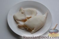 Фото приготовления рецепта: Салат с кальмарами и яйцами - шаг №2