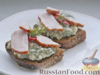 Фото к рецепту: Бутерброды с домашним франкфуртским соусом и свиной шейкой