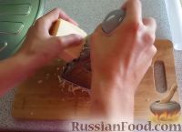 Фото приготовления рецепта: Домашняя пицца с сырными бортиками - шаг №11