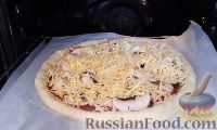 Фото приготовления рецепта: Домашняя пицца с сырными бортиками - шаг №18