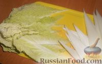 Фото приготовления рецепта: Салат с пекинской капустой и крабовыми палочками - шаг №11
