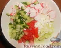 Фото приготовления рецепта: Салат с пекинской капустой и крабовыми палочками - шаг №20