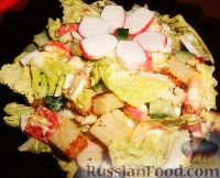 Фото к рецепту: Салат с пекинской капустой и крабовыми палочками