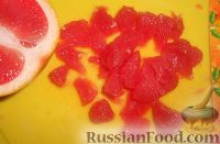 Фото приготовления рецепта: Салат из редьки с капустой и грейпфрутом - шаг №10