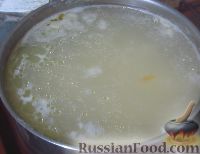 Фото приготовления рецепта: Сырный суп с курицей, сосисками и рисом - шаг №8