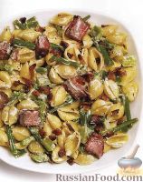 Фото к рецепту: Теплый салат из макарон с мясом и овощами
