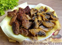 Фото приготовления рецепта: Мясной салат с грибами и гранатом - шаг №4