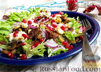 Фото приготовления рецепта: Мясной салат с грибами и гранатом - шаг №13