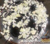 Фото приготовления рецепта: Рулет из скумбрии, фаршированной маринованными огурцами, яйцами и сыром (в духовке) - шаг №12