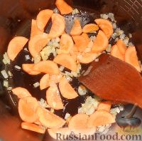 Фото приготовления рецепта: Солянка из капусты с курицей и грибами, в мультиварке - шаг №8