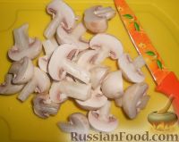 Фото приготовления рецепта: Солянка из капусты с курицей и грибами, в мультиварке - шаг №4