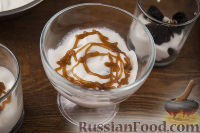 Фото приготовления рецепта: Чернослив с грецкими орехами, под сметанным кремом - шаг №7