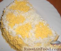 Фото приготовления рецепта: Салат "Лимонная долька" из яиц, со шпротами, грибами, овощами - шаг №18
