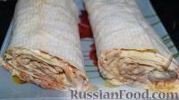 Фото к рецепту: Рулет из лаваша с курицей, сыром, морковью