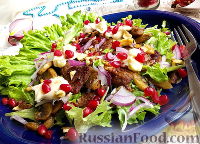 Фото к рецепту: Мясной салат с грибами и гранатом