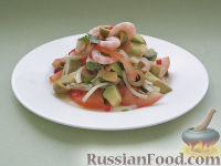 Фото приготовления рецепта: Оригинальный салат с креветками и авокадо, под кулисом с белым вином - шаг №7