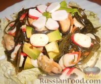 Фото к рецепту: Салат "Морской" с мидиями и авокадо
