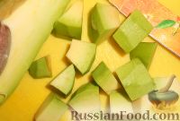 Фото приготовления рецепта: Салат "Морской" с мидиями и авокадо - шаг №2