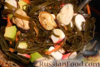 Фото приготовления рецепта: Салат "Морской" с мидиями и авокадо - шаг №5
