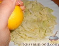Фото приготовления рецепта: Салат "Морской" с мидиями и авокадо - шаг №6