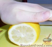 Фото приготовления рецепта: Салат "Морской" с мидиями и авокадо - шаг №4