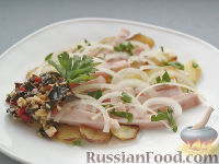 Фото к рецепту: Салат с ветчиной и картофелем, под душистым грибным маслом